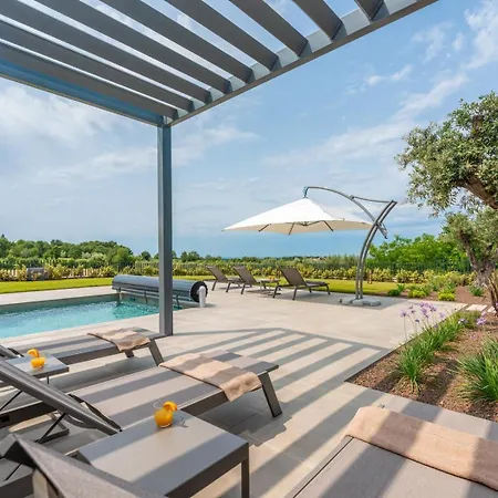 Visignano With Sea & Old Town Views By Adriaticluxuryvillas Višnjan
