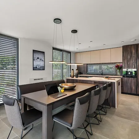 Vila Visignano With Sea & Old Town Views By Adriaticluxuryvillas