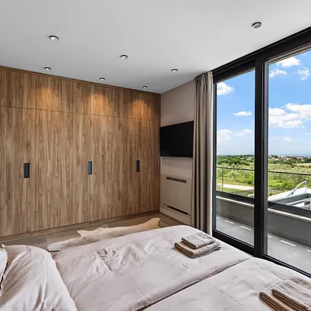 Visignano With Sea & Old Town Views By Adriaticluxuryvillas Vila Visnjan